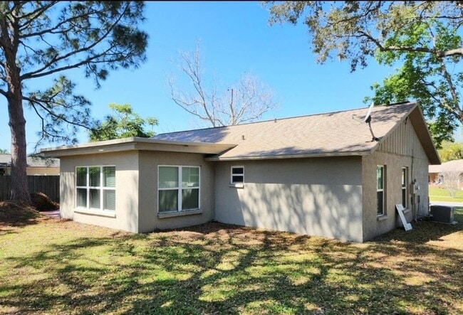 Building Photo - 635 Parkside Ave