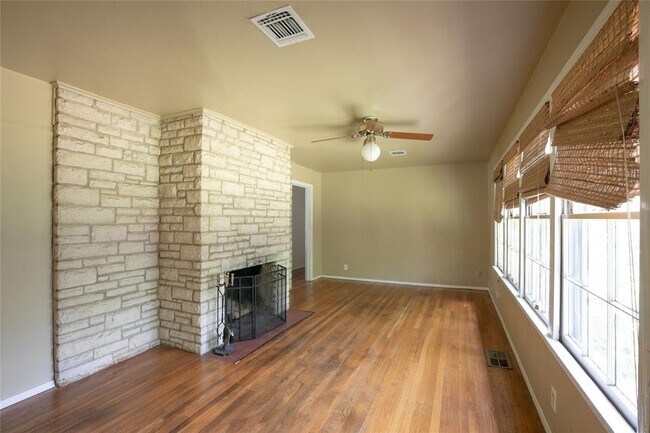 Building Photo - 1811 E 39th St