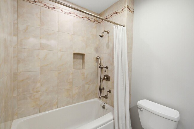 Building Photo - 205 Shearwater Ct W