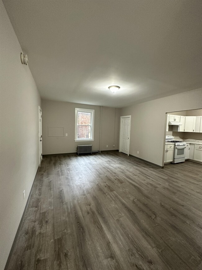 Building Photo - 1101 Elm St