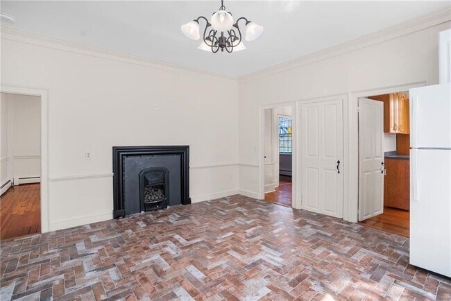 Building Photo - 14 Elm St