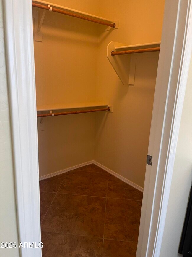 Building Photo - 1437 E Mayfield Dr