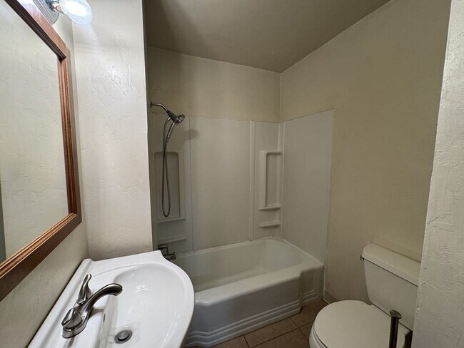 Building Photo - 2 Bedroom in central Tucson