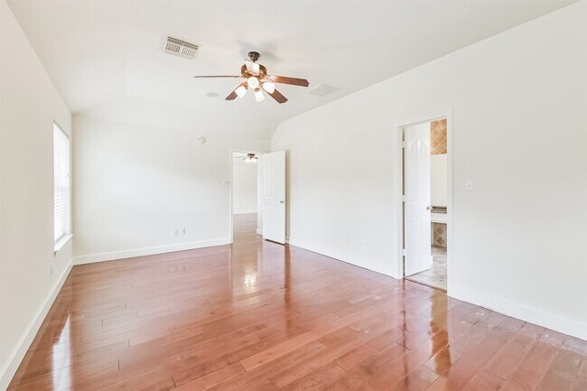 Building Photo - 7 Heron Hollow Ct