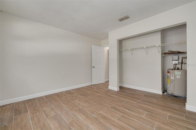 Building Photo - 7116-7120 Oakwood Dr