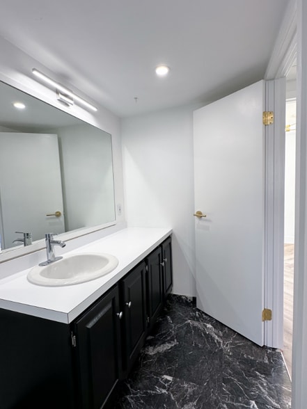 Building Photo - 1033 Tasker St