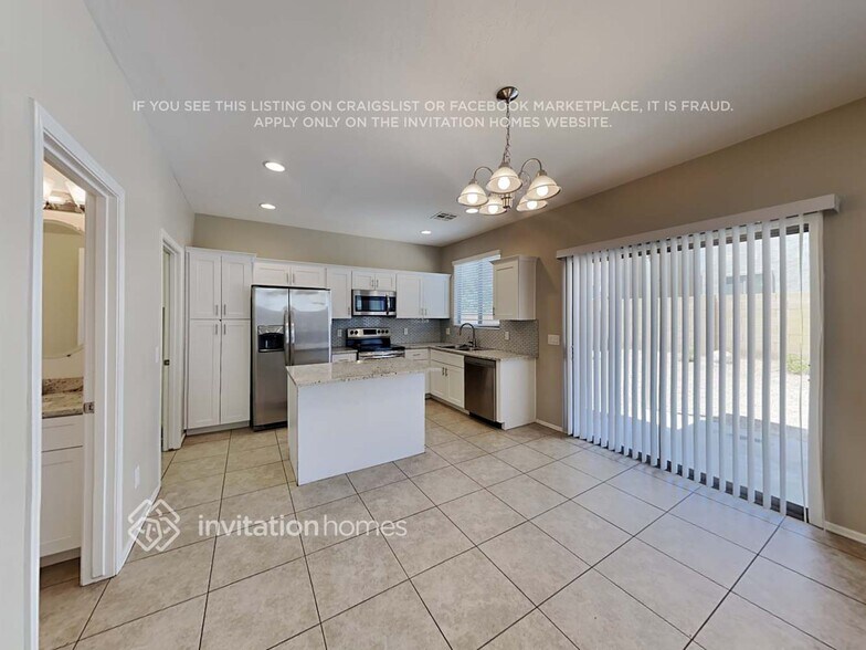 Building Photo - 17412 W Mandalay Ln