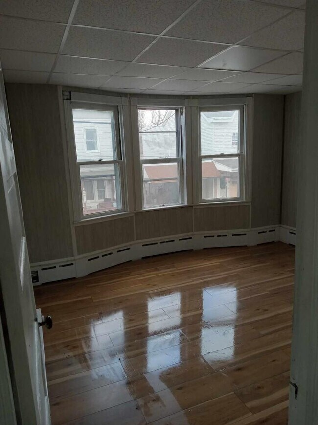 Building Photo - 719 Seneca St