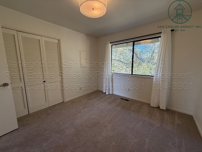 Building Photo - Impeccable Laureles Grade Estate Property with Valley Views