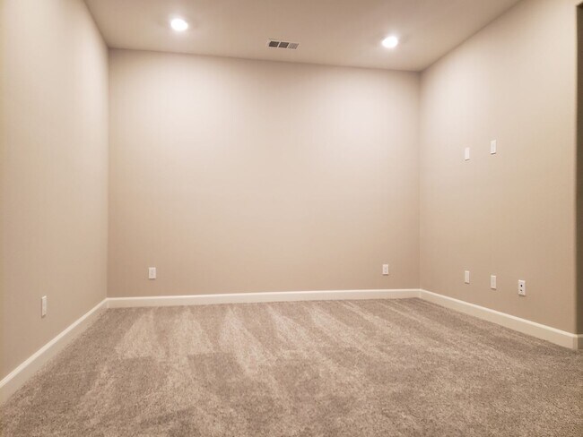 Building Photo - Stunning New Home for Rent in Vista