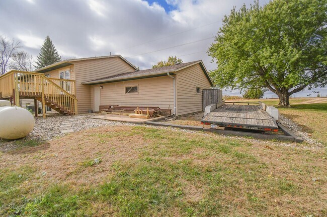 Building Photo - Spacious 4-Bedroom Acreage with Stunning Views Near Hartford — 1.5 Acres of Country Living!