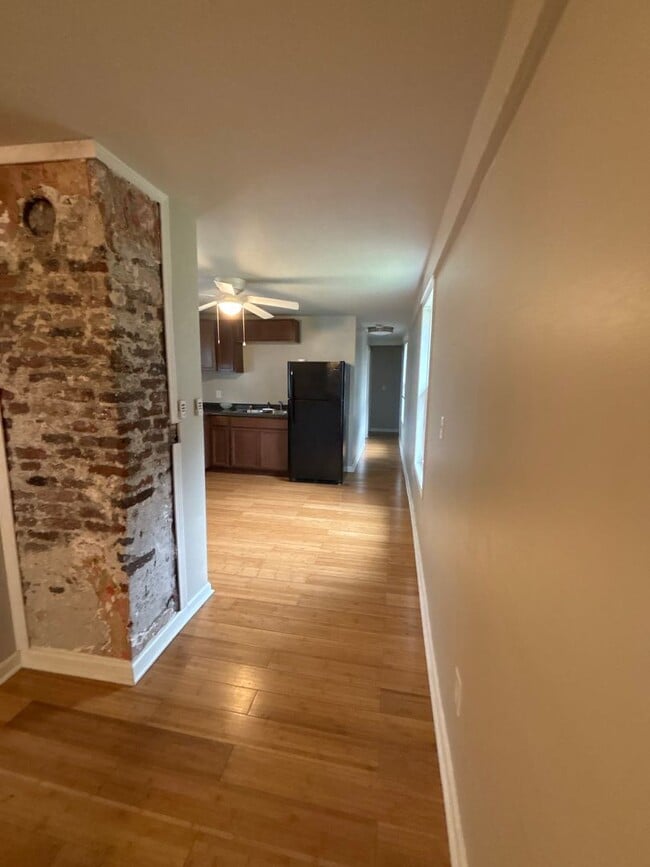 Building Photo - 606 N Upper St