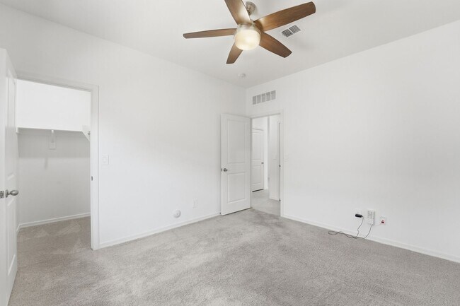 Building Photo - Modern Litchfield Park Home | 4 Bed, RV Gate + Open Kitchen