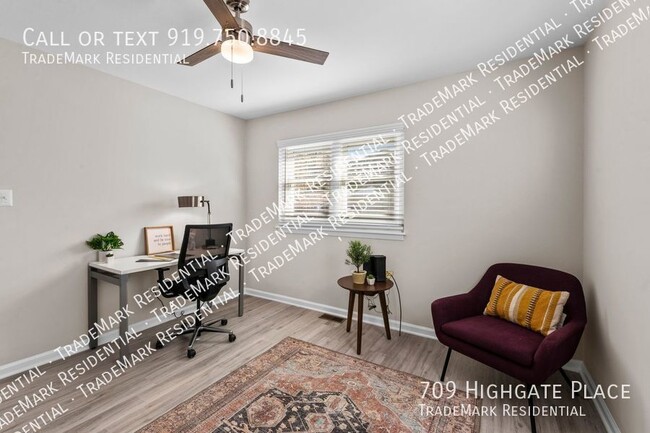 Building Photo - Fully Renovated 2 BR Flat w/ Front & Back ...