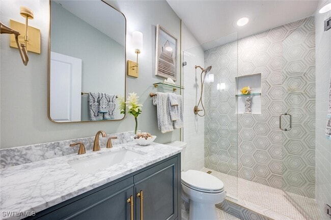 Building Photo - 2800 Lakeview Dr