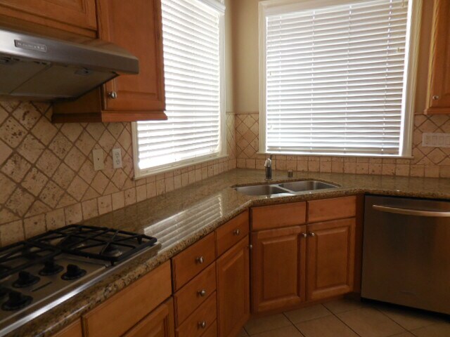 Building Photo - 2101 Canyon Cir