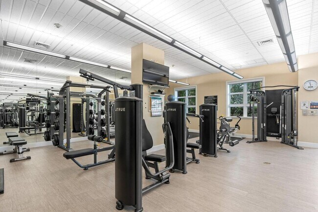 Building Photo - 403 S Sapodilla Ave