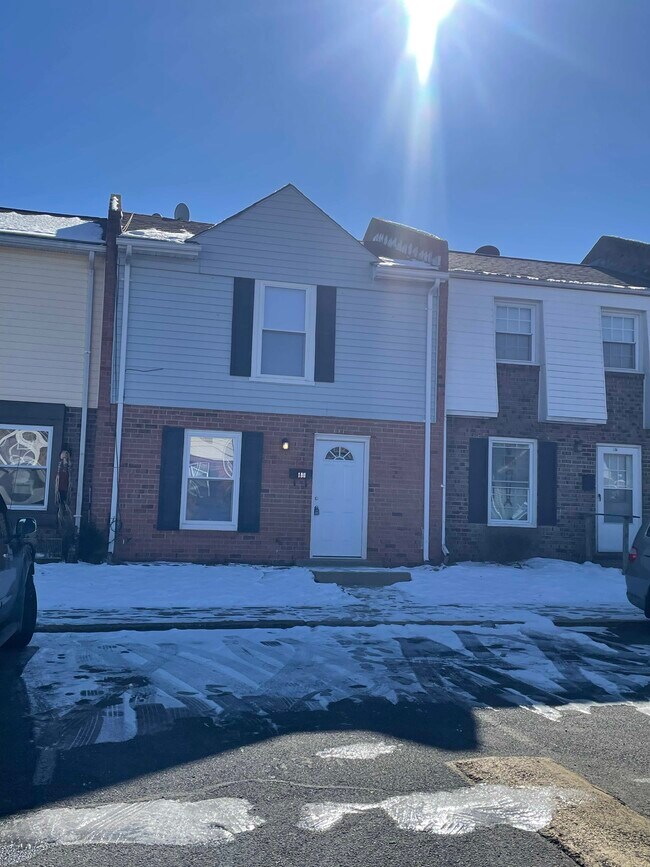 Building Photo - 134 Hickok Cir