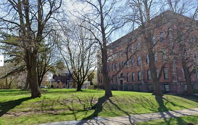 Primary Photo - 300 Alexander St