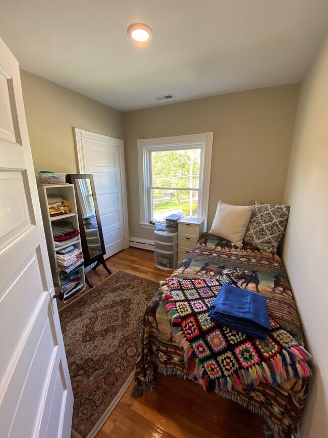 Building Photo - 284 Central St