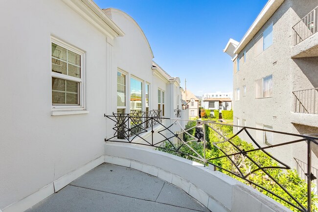 Building Photo - 8566 W Olympic Blvd