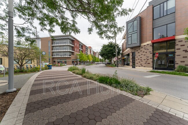 Building Photo - 909 Massachusetts Ave