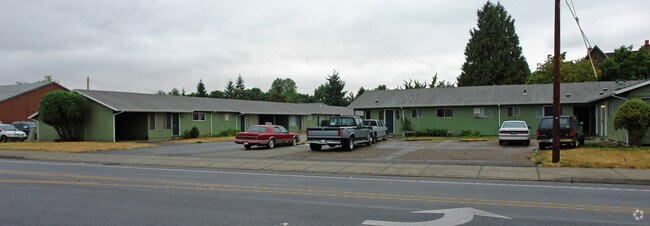 Primary Photo - 1022-1092 Savage Rd NE