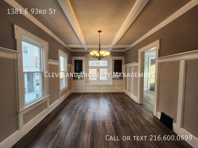 Building Photo - 1381 E 93rd St