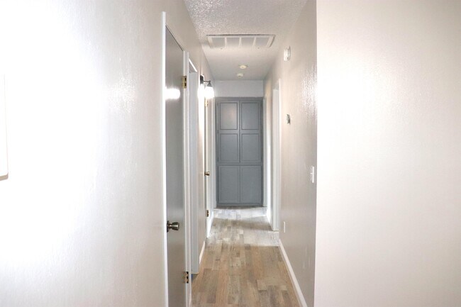 Building Photo - 400 S Crawford Ave