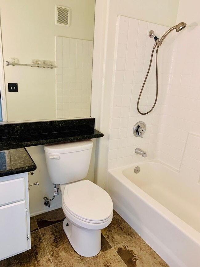 Building Photo - Remodeled 3 bedroom townhome in Aliso Viejo