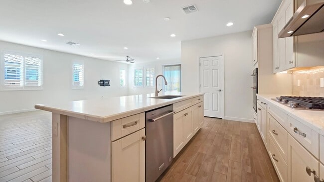 Building Photo - Pristine home in amenity rich Estrella Mountain Ranch!