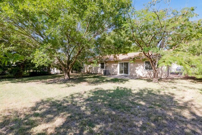 Building Photo - 2404 Andover Dr