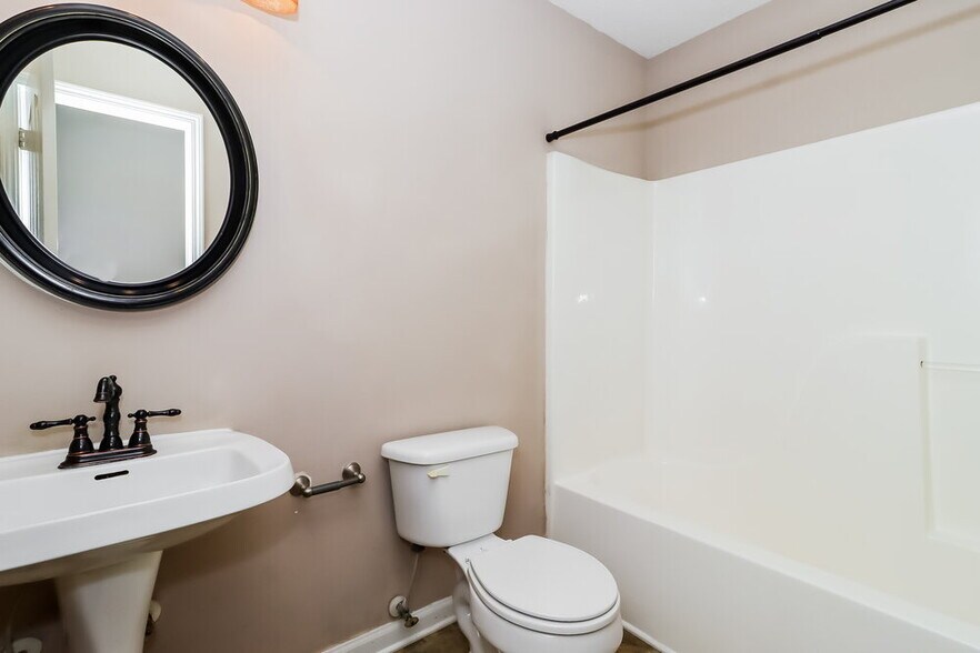 Building Photo - 11326 Northwoods Forest Dr