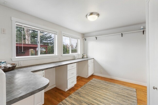 Building Photo - Charming 3BR Home with Private Yard in Puyallup