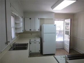 Building Photo - 305 Augusta Rd