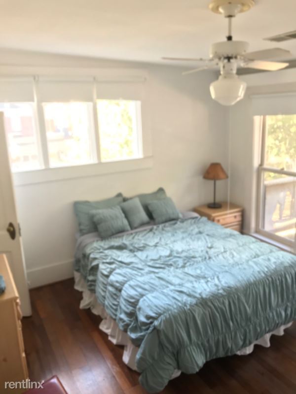 Building Photo - 1 br, 1 bath Apartment - 870 Greenwood Ave NE