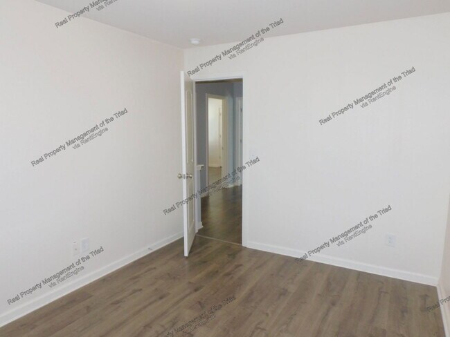 Building Photo - 2627 Leighswood Dr