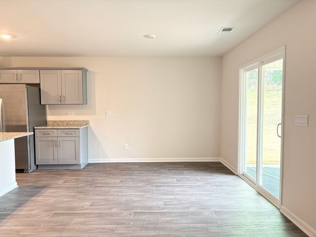 Building Photo - MOVE IN SPECIAL - 4 Bedroom, 2 Bathroom House in Trinity!