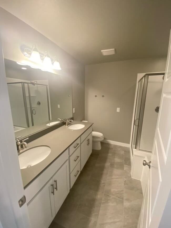 Building Photo - Beautiful Bountiful Townhome