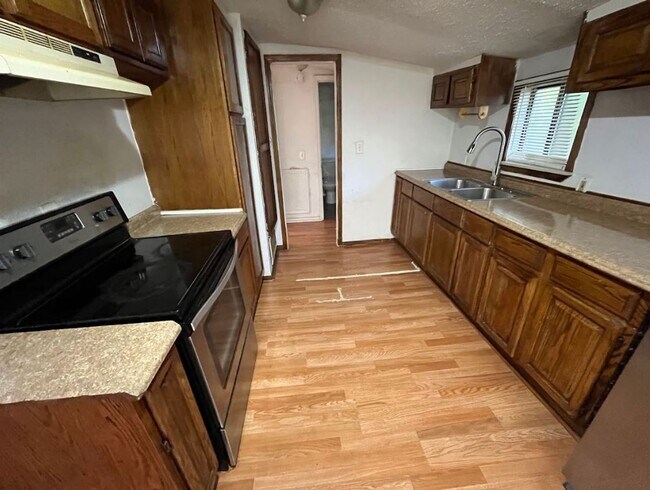 Building Photo - 1 Bedroom Section 8 Home!!