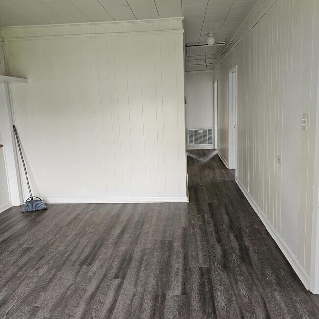 Building Photo - 611 Willow St