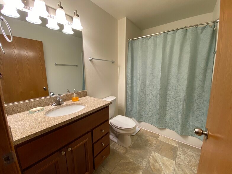 Private Master bath - 2037 S Main St