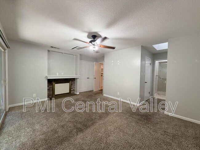 Building Photo - 3440 W Benjamin Holt Dr