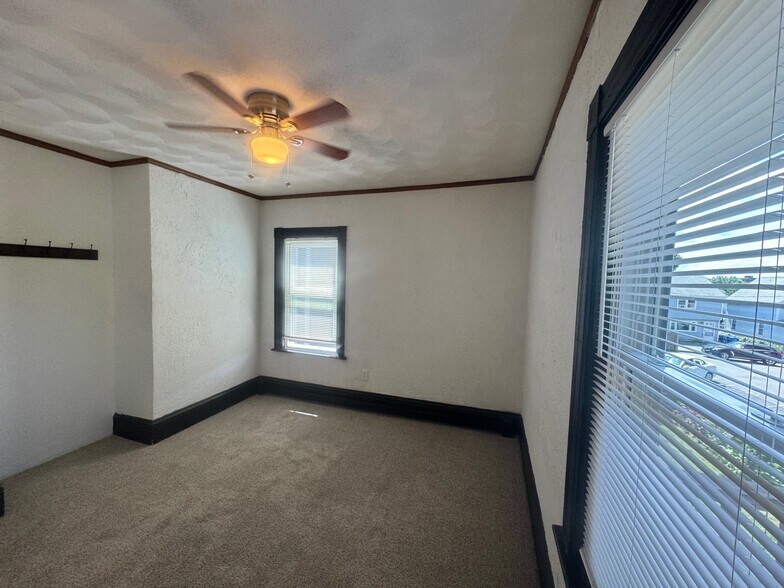 Building Photo - 53 Hinckley St