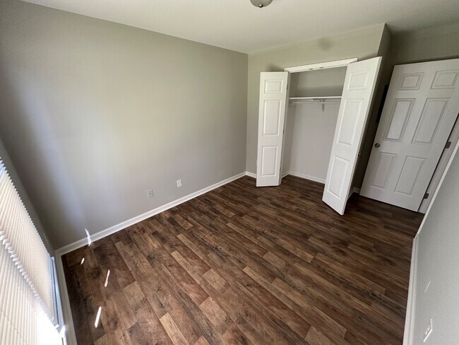 Building Photo - 5529 Continental Way