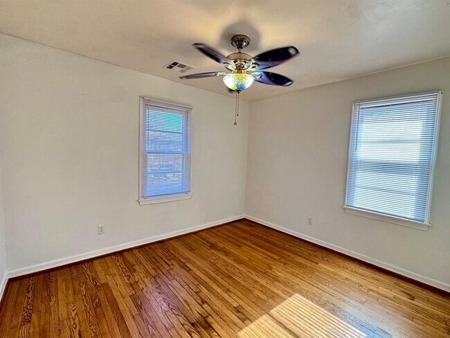 Building Photo - 1304 Downing St