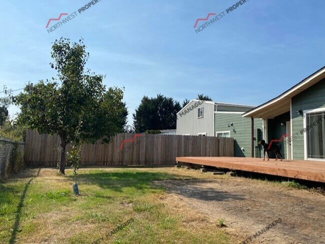 Building Photo - STATUS: *AVAILABLE* | R297 | $2600