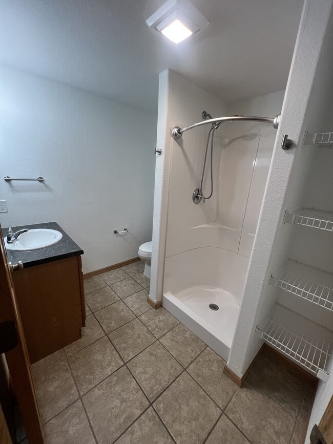 Building Photo - 4281 Estate Dr S