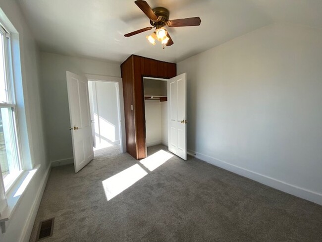 Building Photo - 2 Bedroom 1 Bathroom Unit Available in Urb...