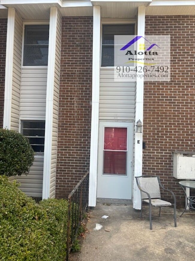 Building Photo - 573-E Winding Creek